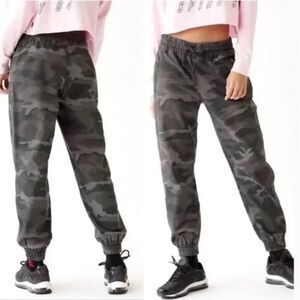 TNA Aritzia - Alix Gray Camo Camouflage Ankle Jogger Pants - Women's size S